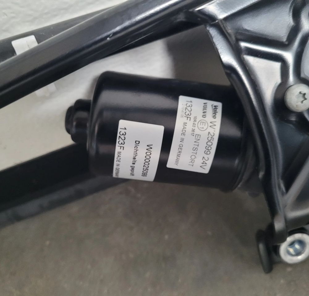 MECHANIZM WYCIERACZEK VOLVO FH4 FH5 ORYGINAŁ NOWY CHWALIM116 - مساحة الزجاج الأمامي - شاحنة: صور 4 MECHANIZM WYCIERACZEK VOLVO FH4 FH5 ORYGINAŁ NOWY CHWALIM116 - مساحة الزجاج الأمامي - شاحنة: صور 4