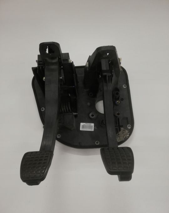 MOCOWANIE PODSTAWA PEDAŁÓW IVECO DAILY 5801482032 - دواسة - الشاحنات الصغيرة: صور 1 MOCOWANIE PODSTAWA PEDAŁÓW IVECO DAILY 5801482032 - دواسة - الشاحنات الصغيرة: صور 1