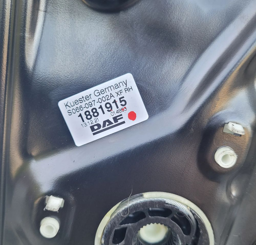 PODNOSNIK SZYBY RH DAF XF 106 OM 1881915 - نافذة رفع السيارات - شاحنة: صور 3 PODNOSNIK SZYBY RH DAF XF 106 OM 1881915 - نافذة رفع السيارات - شاحنة: صور 3