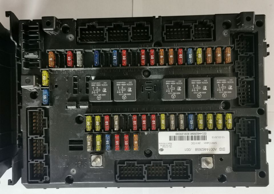 SAM CABIN MERCEDES ACTROS MP4 A001 446 26 58/001 - مصهر - شاحنة: صور 1 SAM CABIN MERCEDES ACTROS MP4 A001 446 26 58/001 - مصهر - شاحنة: صور 1