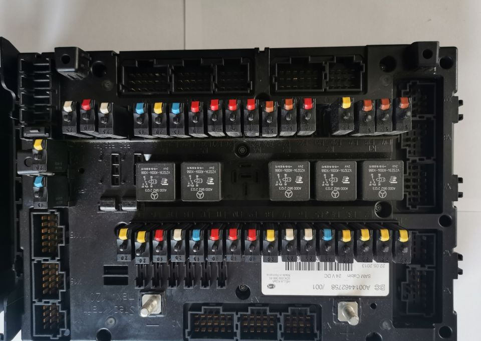 SAM CABIN MERCEDES ACTROS MP4 A001 446 27 58/001 - مصهر - شاحنة: صور 1 SAM CABIN MERCEDES ACTROS MP4 A001 446 27 58/001 - مصهر - شاحنة: صور 1