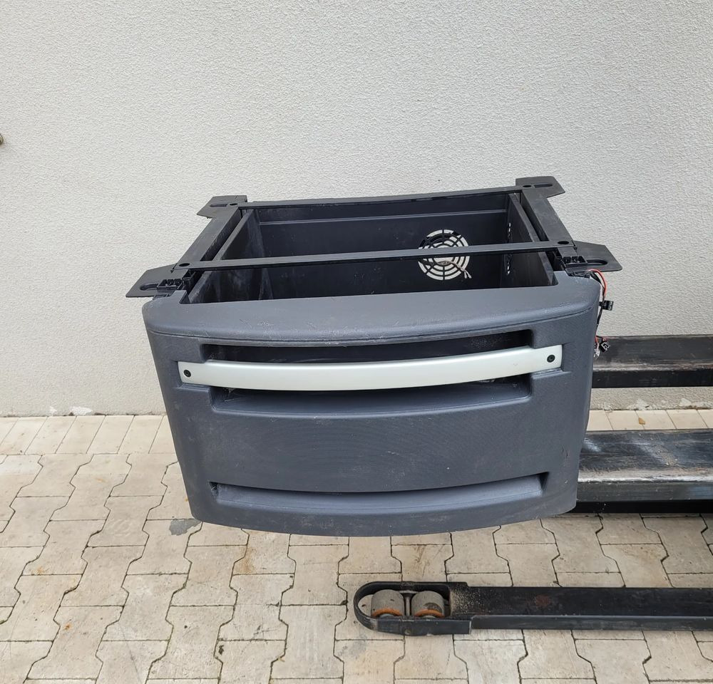 SCHOWEK LODOWKI RENAULT RANGE T 82313425 wysoka kabina - الكابينة والداخلية - شاحنة: صور 1 SCHOWEK LODOWKI RENAULT RANGE T 82313425 wysoka kabina - الكابينة والداخلية - شاحنة: صور 1