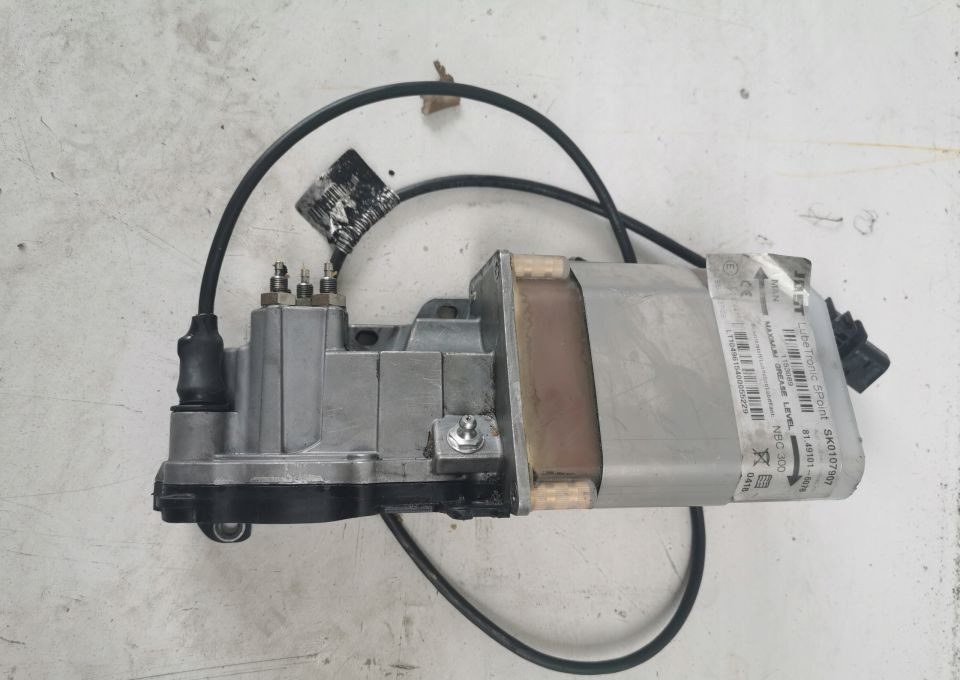 SMAROWANIE SIODŁA JOST MAN TGX TGS 81.49101-6078 - عجلة الخامسة - شاحنة: صور 1 SMAROWANIE SIODŁA JOST MAN TGX TGS 81.49101-6078 - عجلة الخامسة - شاحنة: صور 1