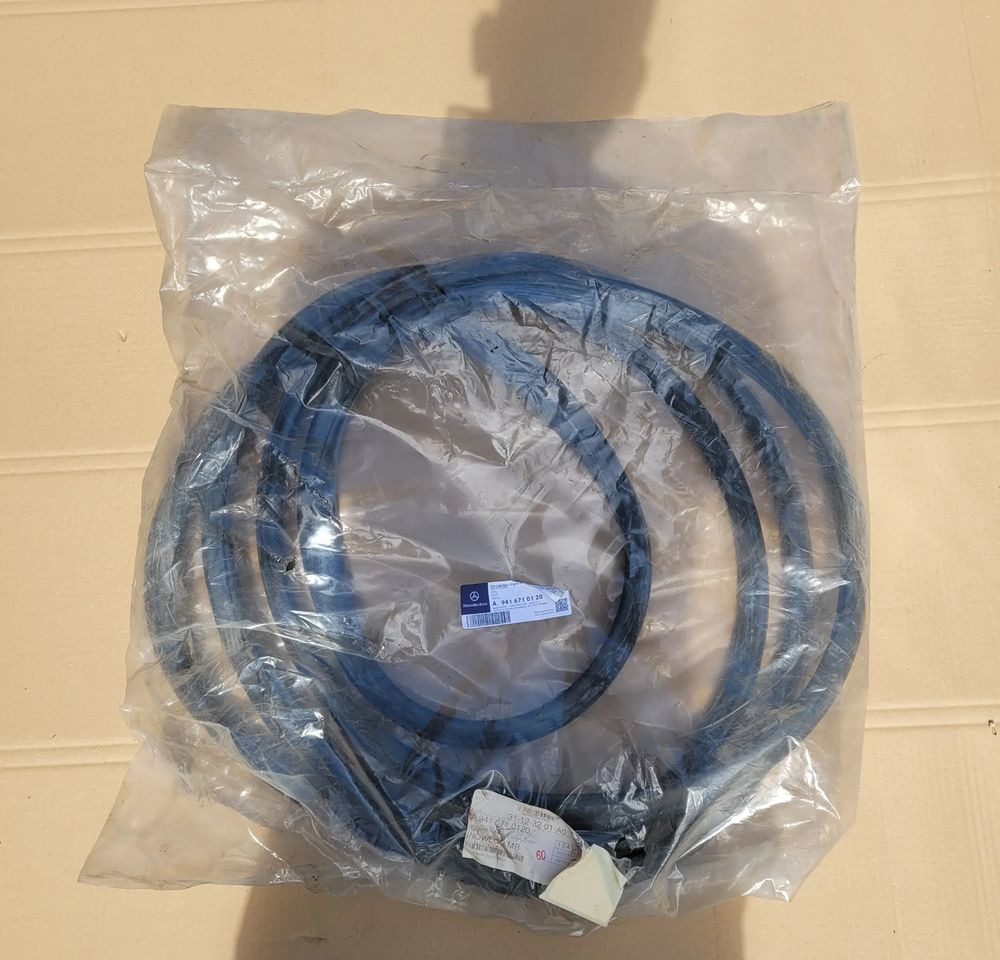 USZCZELKA SZYBY MERCEDES ACTROS MP3 NOWY ORYGINAŁ A9416710120 CHWALIM116 - نافذة و قطع الغيار - شاحنة: صور 1 USZCZELKA SZYBY MERCEDES ACTROS MP3 NOWY ORYGINAŁ A9416710120 CHWALIM116 - نافذة و قطع الغيار - شاحنة: صور 1