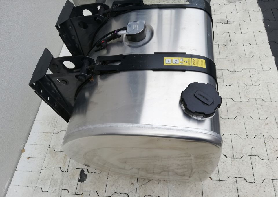 ZBIORNIK PALIWA VOLVO FH4 GAMA RANGE T 365L - خزان وقود - شاحنة: صور 4 ZBIORNIK PALIWA VOLVO FH4 GAMA RANGE T 365L - خزان وقود - شاحنة: صور 4