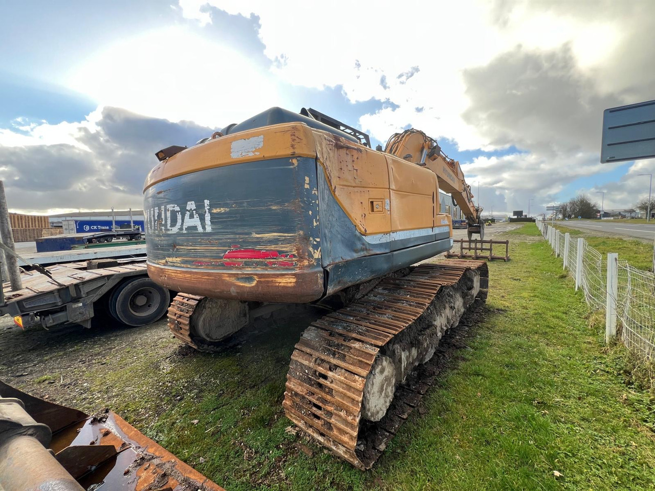 HYUNDAI ROBEX180L0-9 - حفارات زحافة: صور 4 HYUNDAI ROBEX180L0-9 - حفارات زحافة: صور 4