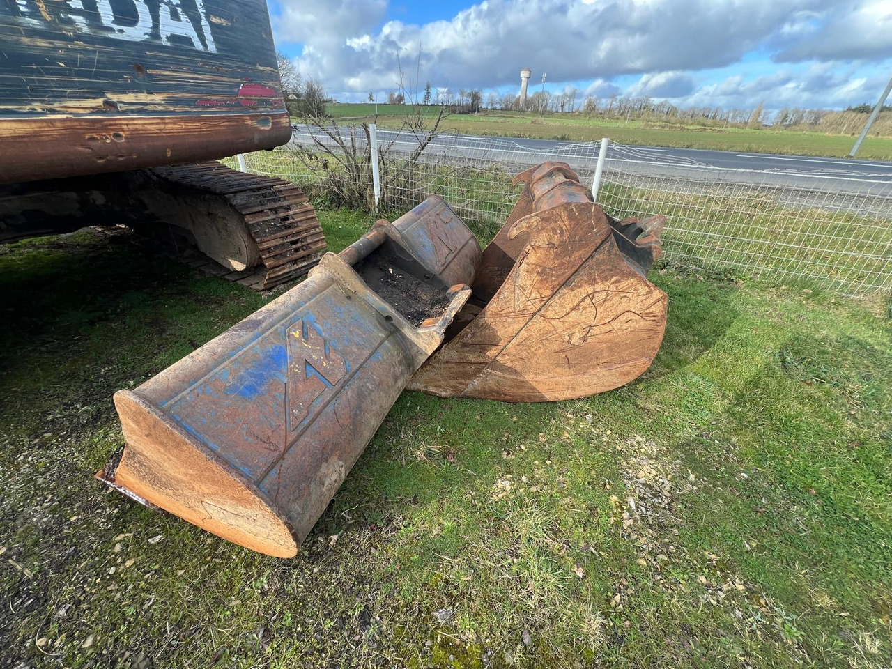 HYUNDAI ROBEX180L0-9 - حفارات زحافة: صور 5 HYUNDAI ROBEX180L0-9 - حفارات زحافة: صور 5