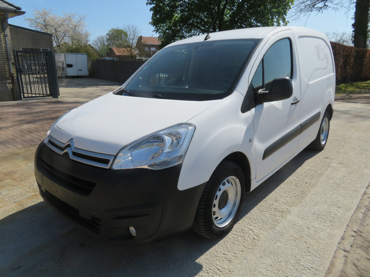 CITROËN Berlingo 1.6 BlueHDi CLUB - فان: صور 3 CITROËN Berlingo 1.6 BlueHDi CLUB - فان: صور 3
