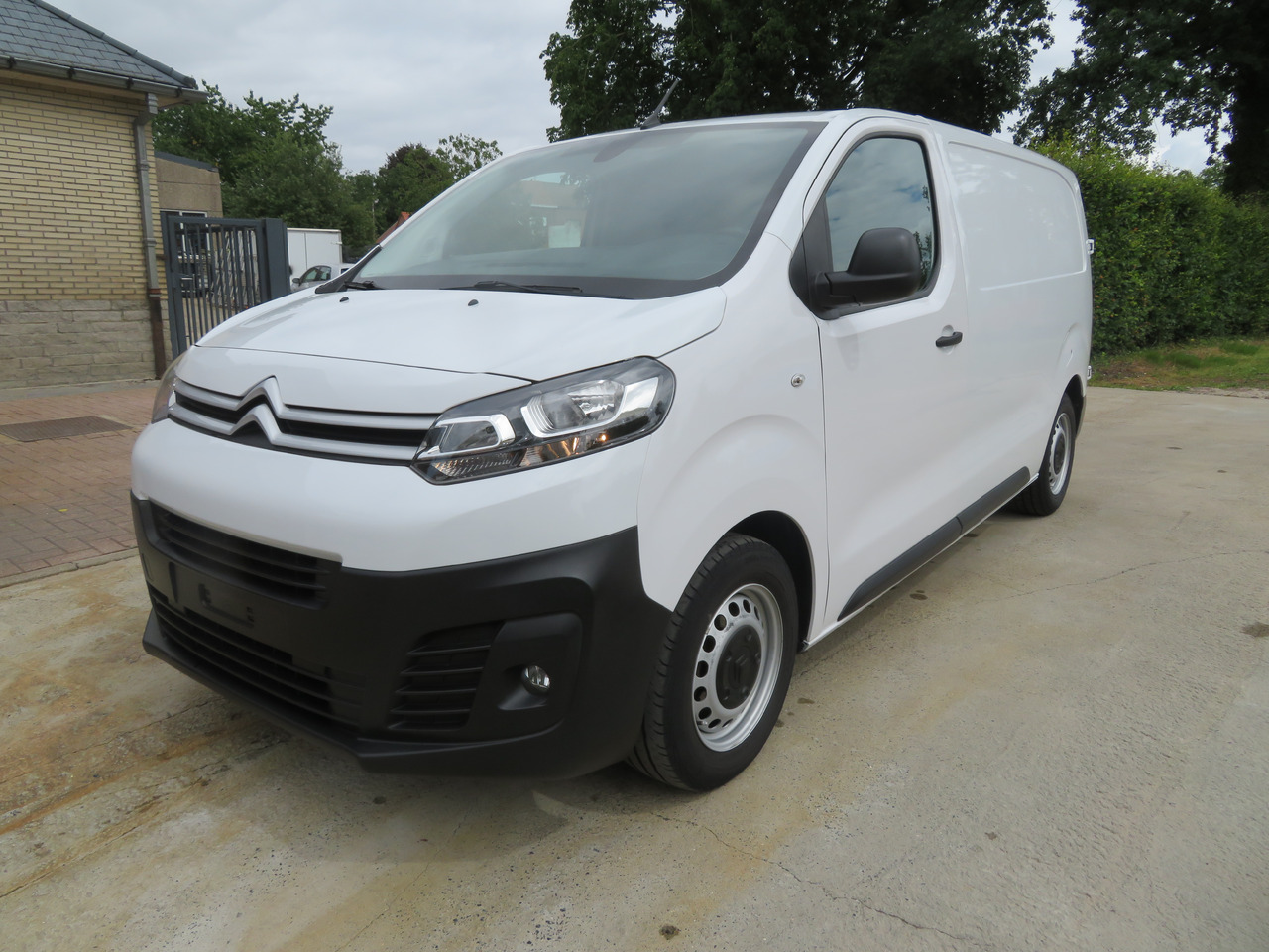 CITROËN Jumpy Club - 1.5 BlueHDi - فان المدمجة: صور 3 CITROËN Jumpy Club - 1.5 BlueHDi - فان المدمجة: صور 3