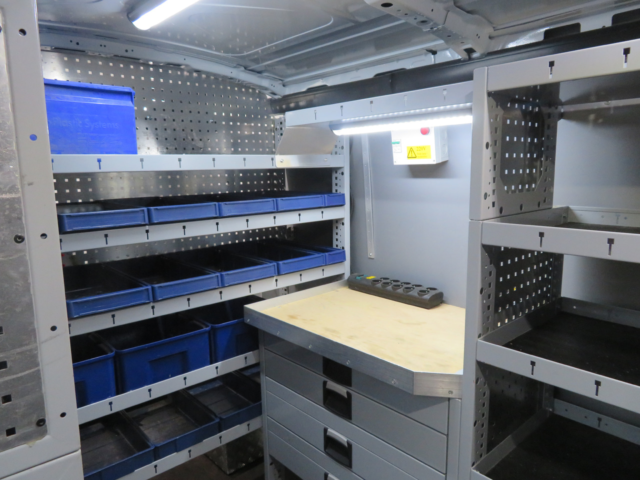 فان Ford Transit 2.0TDCi - L2H2: صور 10