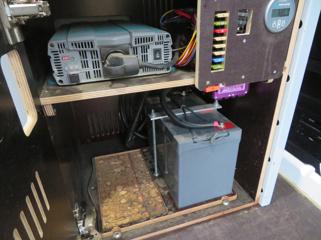 فان Ford Transit 2.0TDCi - L2H2: صور 12