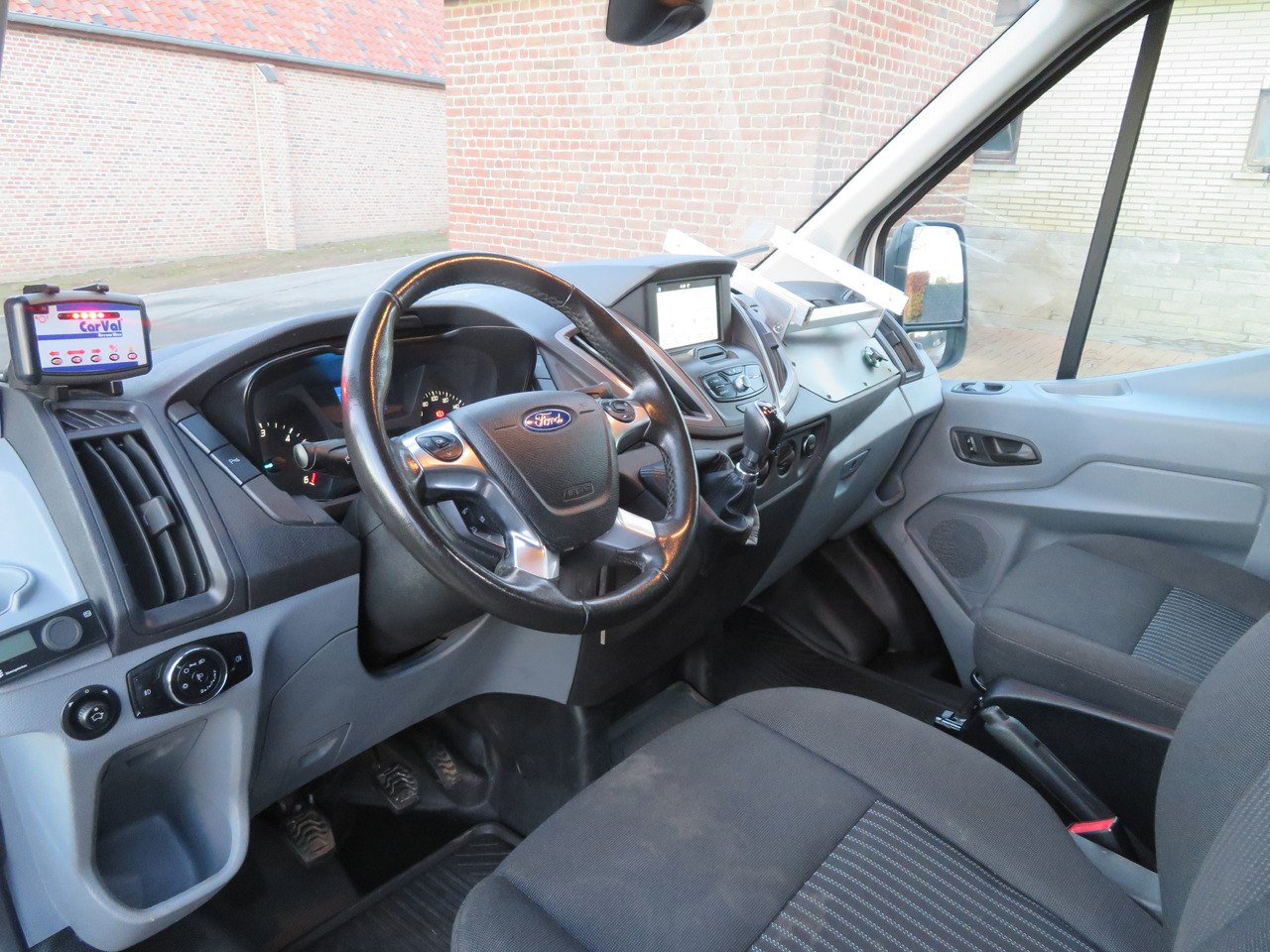 فان Ford Transit 2.0TDCi - L2H2: صور 15