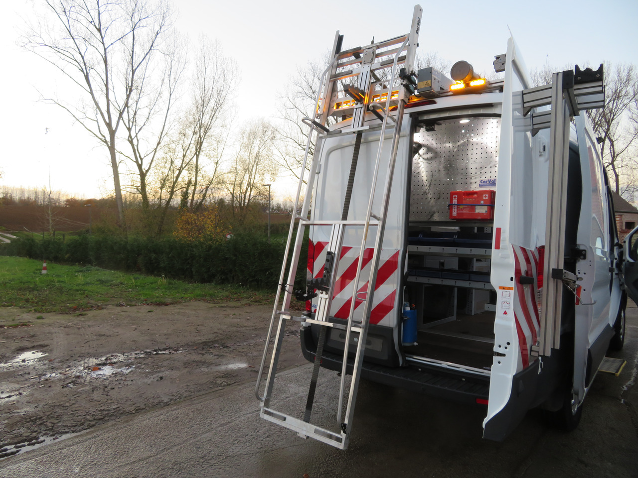 فان Ford Transit 2.0TDCi - L2H2: صور 14