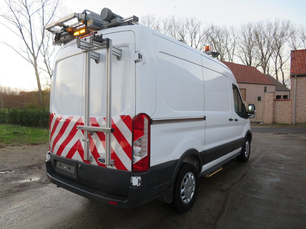 فان Ford Transit 2.0TDCi - L2H2: صور 7