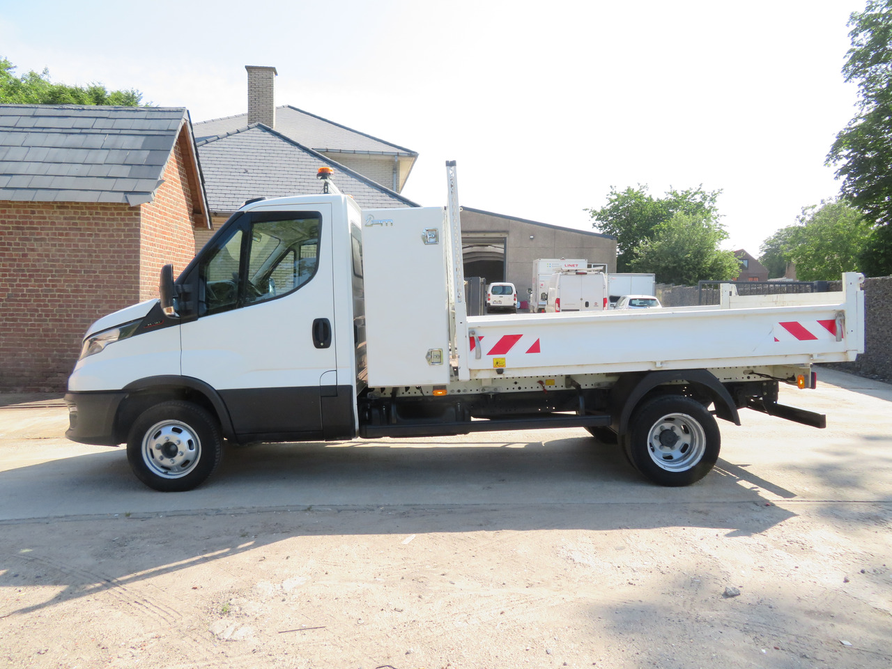 IVECO Daily 35C16 3.0 - قلاب صغير: صور 4 IVECO Daily 35C16 3.0 - قلاب صغير: صور 4