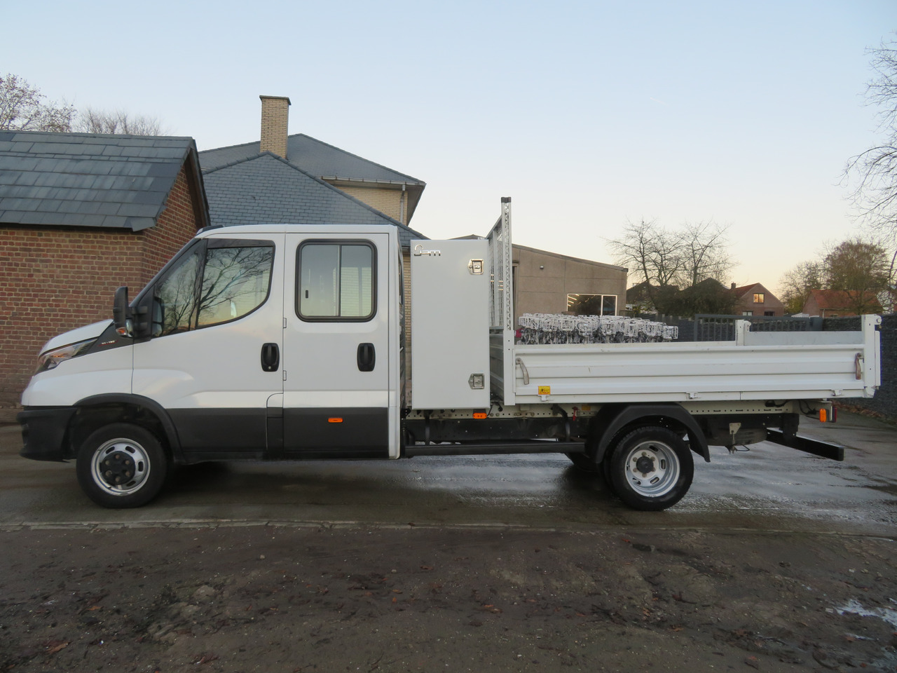 Iveco Daily 35C16 3.0 - قلاب صغير, الشاحنات الصغيرة كابينة مزدوجة: صور 4 Iveco Daily 35C16 3.0 - قلاب صغير, الشاحنات الصغيرة كابينة مزدوجة: صور 4