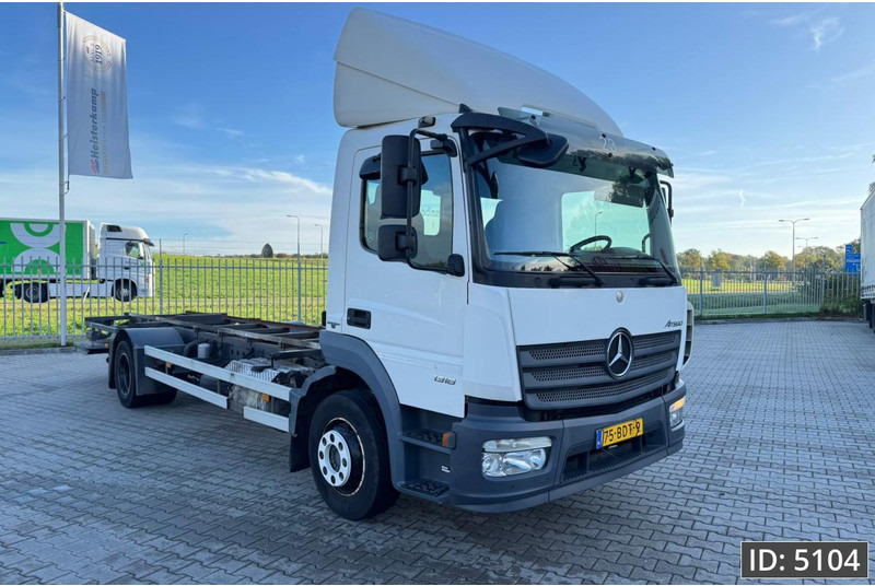 Mercedes-Benz Atego 1318 Day Cab, Euro 6, / BDF / DHOLLANDIA 2000KG - شاحنات الحاويات / جسم علوي قابل للتغيير شاحنة: صور 5 Mercedes-Benz Atego 1318 Day Cab, Euro 6, / BDF / DHOLLANDIA 2000KG - شاحنات الحاويات / جسم علوي قابل للتغيير شاحنة: صور 5