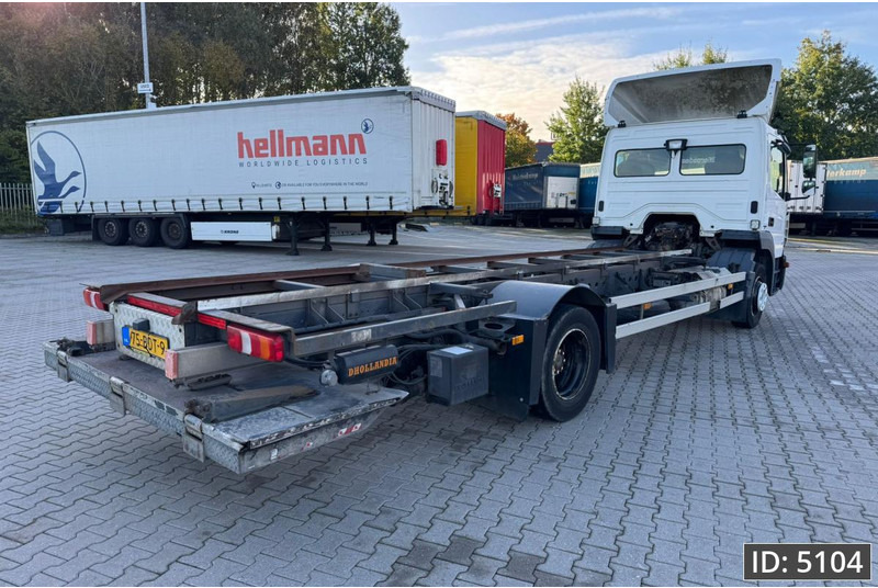 Mercedes-Benz Atego 1318 Day Cab, Euro 6, / BDF / DHOLLANDIA 2000KG - شاحنات الحاويات / جسم علوي قابل للتغيير شاحنة: صور 3 Mercedes-Benz Atego 1318 Day Cab, Euro 6, / BDF / DHOLLANDIA 2000KG - شاحنات الحاويات / جسم علوي قابل للتغيير شاحنة: صور 3