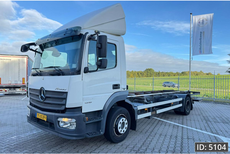 Mercedes-Benz Atego 1318 Day Cab, Euro 6, / BDF / DHOLLANDIA 2000KG - شاحنات الحاويات / جسم علوي قابل للتغيير شاحنة: صور 1 Mercedes-Benz Atego 1318 Day Cab, Euro 6, / BDF / DHOLLANDIA 2000KG - شاحنات الحاويات / جسم علوي قابل للتغيير شاحنة: صور 1