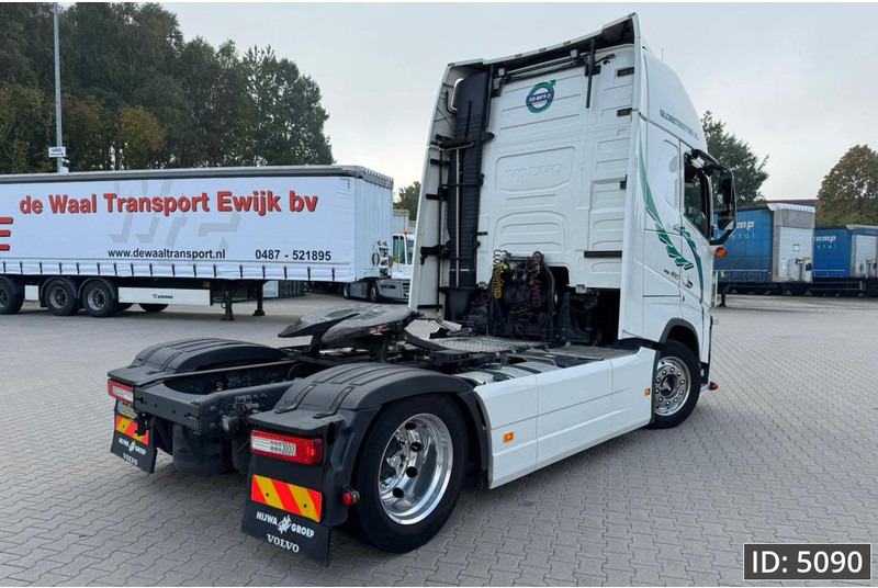 Volvo FH 460 Globetrotter XL, Euro 6, / Like new! / Special interior / Standklima / 2 Tanks - شاحنة جرار: صور 3 Volvo FH 460 Globetrotter XL, Euro 6, / Like new! / Special interior / Standklima / 2 Tanks - شاحنة جرار: صور 3