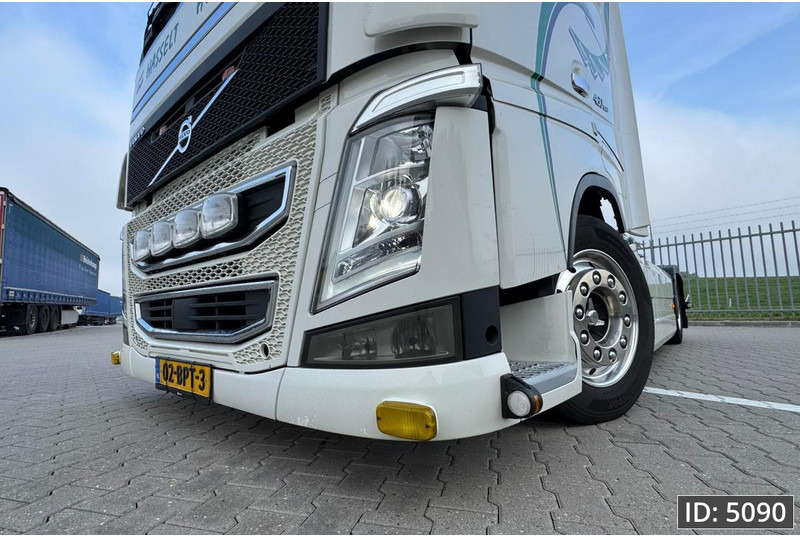 Volvo FH 460 Globetrotter XL, Euro 6, Mega / Like new! / Special interior / Standklima / 2 Tanks - شاحنة جرار: صور 5 Volvo FH 460 Globetrotter XL, Euro 6, Mega / Like new! / Special interior / Standklima / 2 Tanks - شاحنة جرار: صور 5