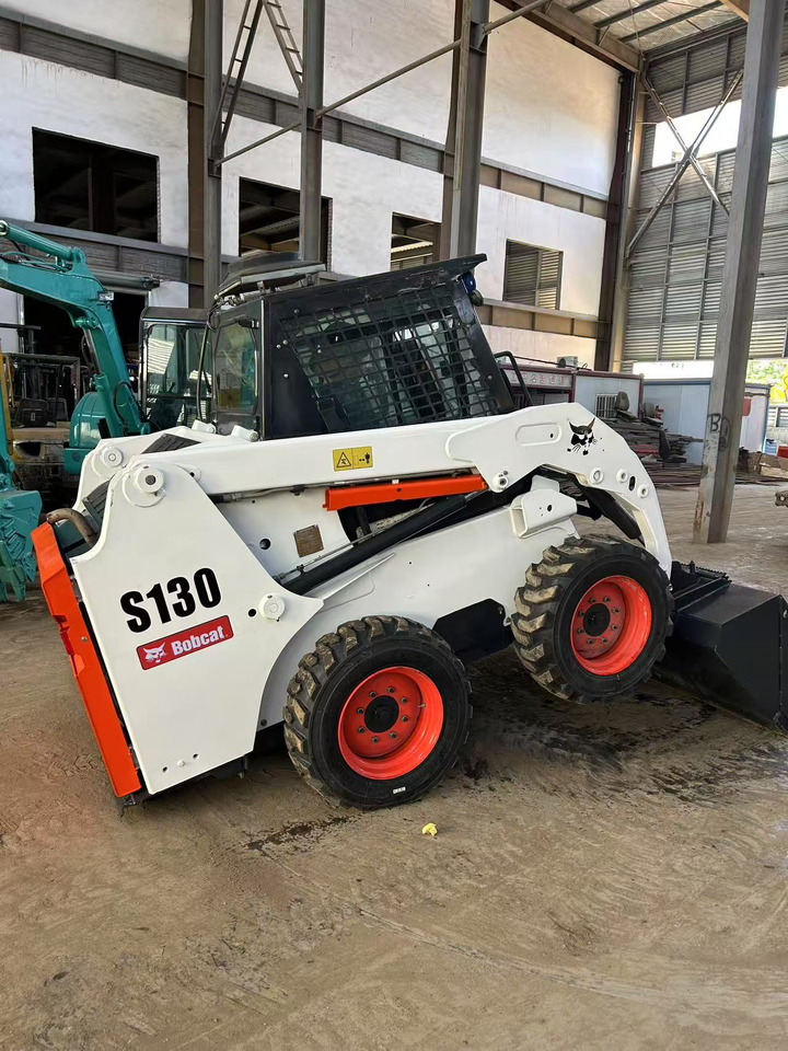 BOBCAT Skid Steer Loader S130 - شيول صغير: صور 3 BOBCAT Skid Steer Loader S130 - شيول صغير: صور 3