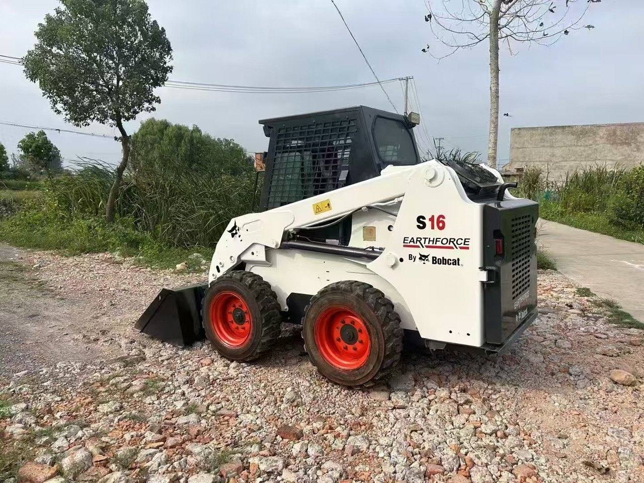 BOBCAT Skid Steer Loader S16 - شيول صغير: صور 4 BOBCAT Skid Steer Loader S16 - شيول صغير: صور 4