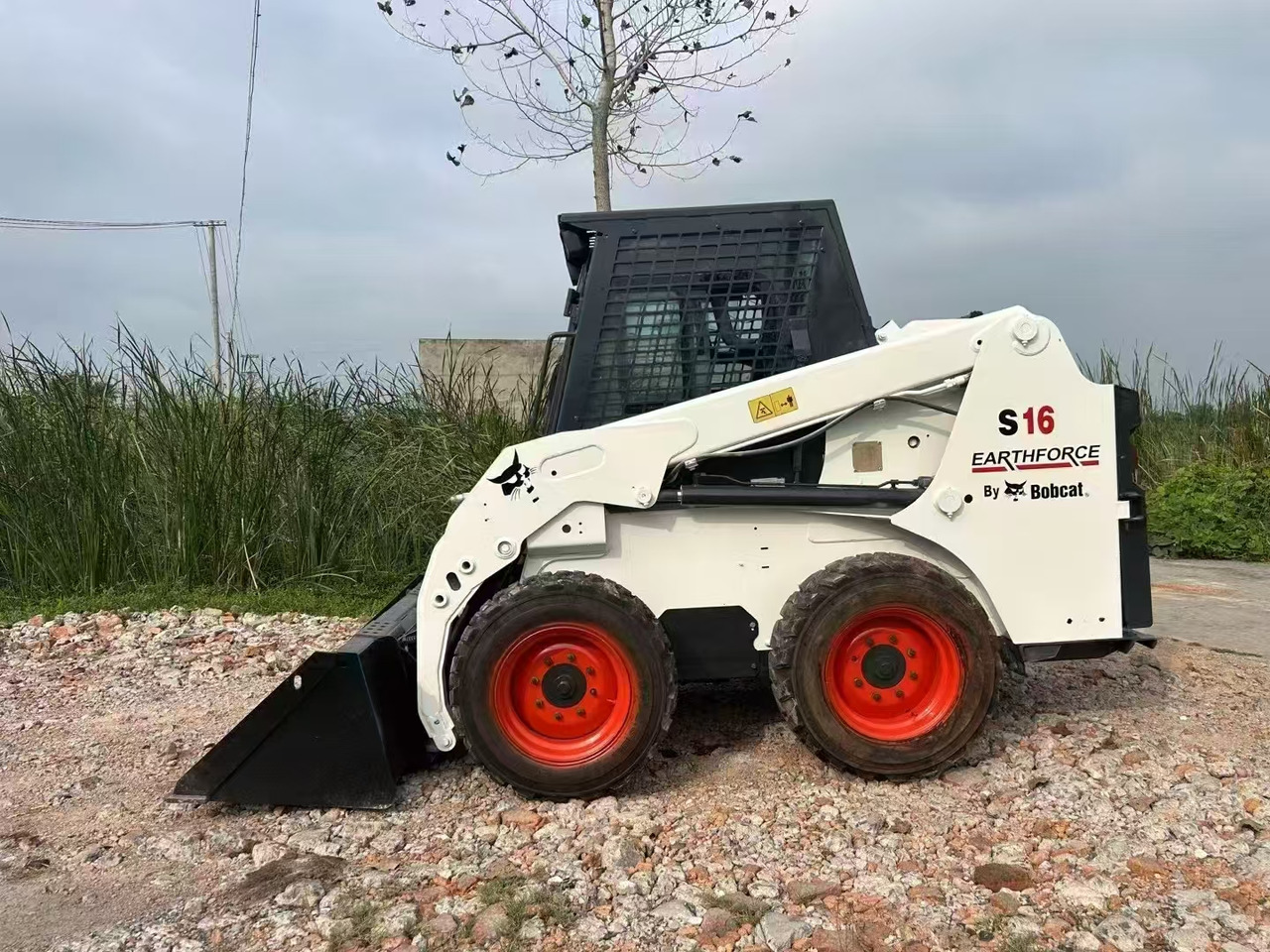 BOBCAT Skid Steer Loader S16 - شيول صغير: صور 3 BOBCAT Skid Steer Loader S16 - شيول صغير: صور 3