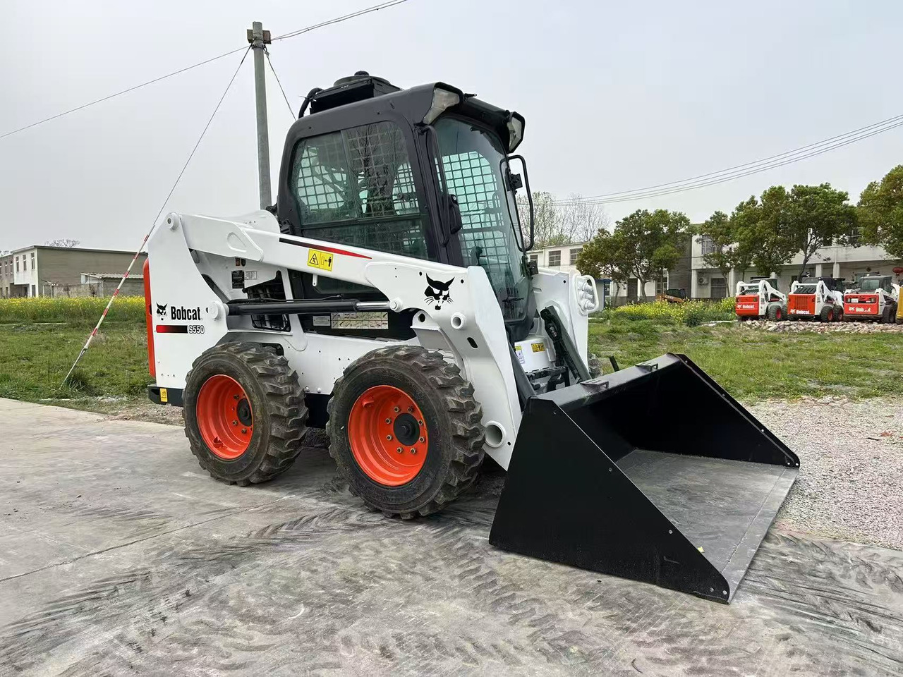 BOBCAT Skid Steer Loader S550 - شيول صغير: صور 1 BOBCAT Skid Steer Loader S550 - شيول صغير: صور 1