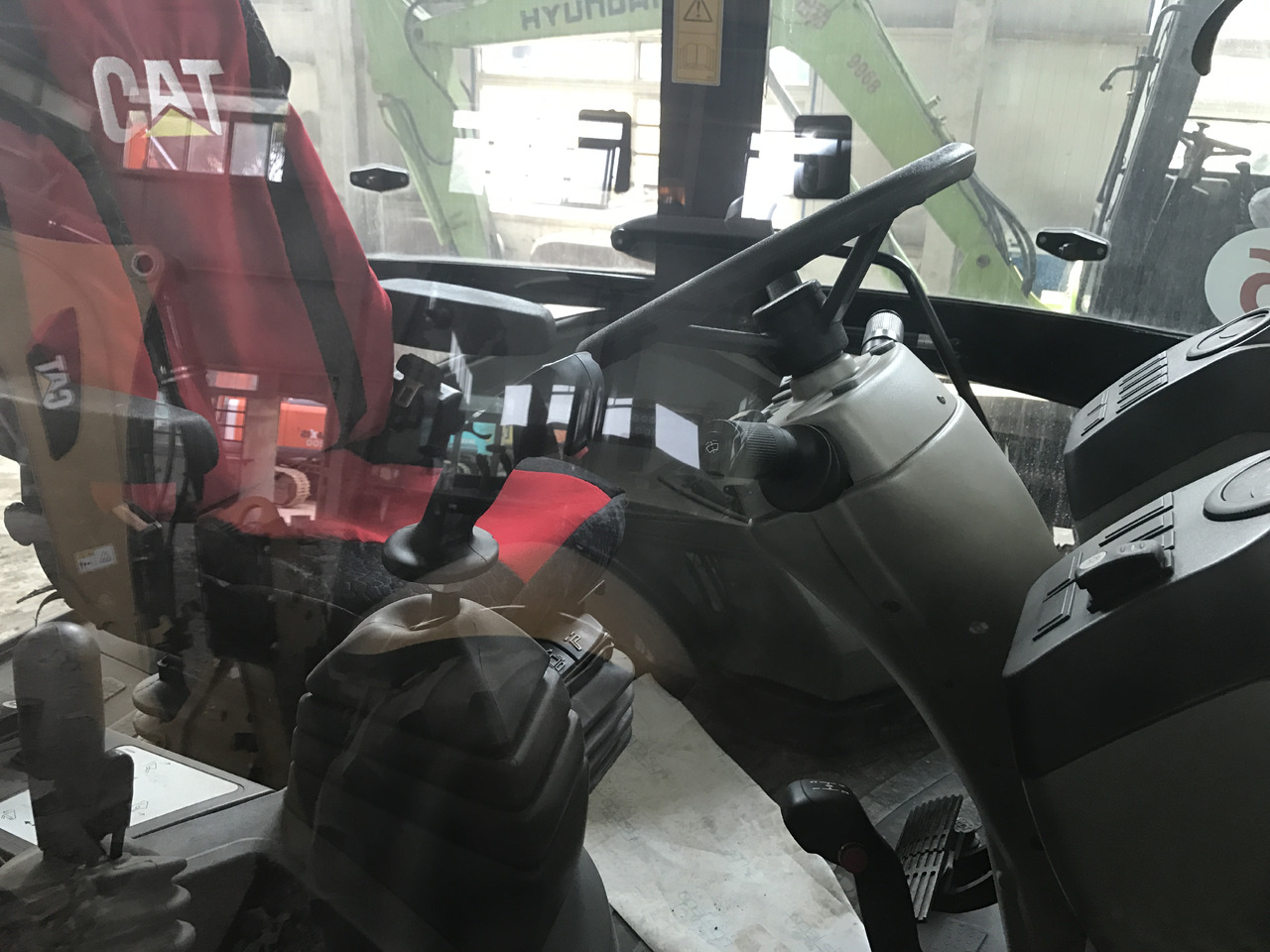 CAT Backhoe Loader 420F Click Here for Discount - حفار متعدد الاستخدام: صور 5 CAT Backhoe Loader 420F Click Here for Discount - حفار متعدد الاستخدام: صور 5