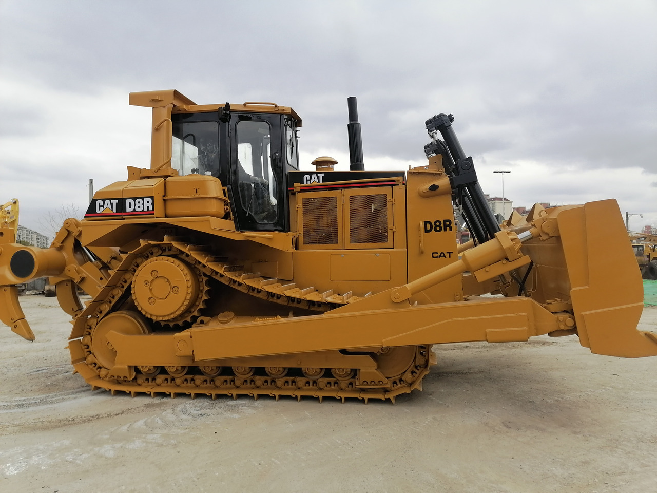 CATERPILLAR D8R - بلدوزر: صور 1 CATERPILLAR D8R - بلدوزر: صور 1