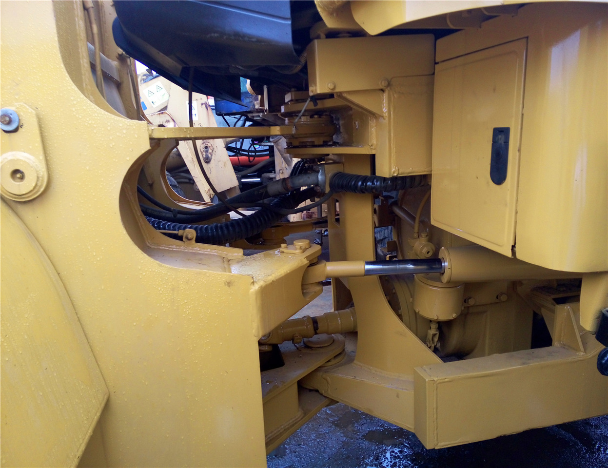 اللودر بعجل CATERPILLAR Wheel Loader 966H Click Here for Discount: صور 9 اللودر بعجل CATERPILLAR Wheel Loader 966H Click Here for Discount: صور 9
