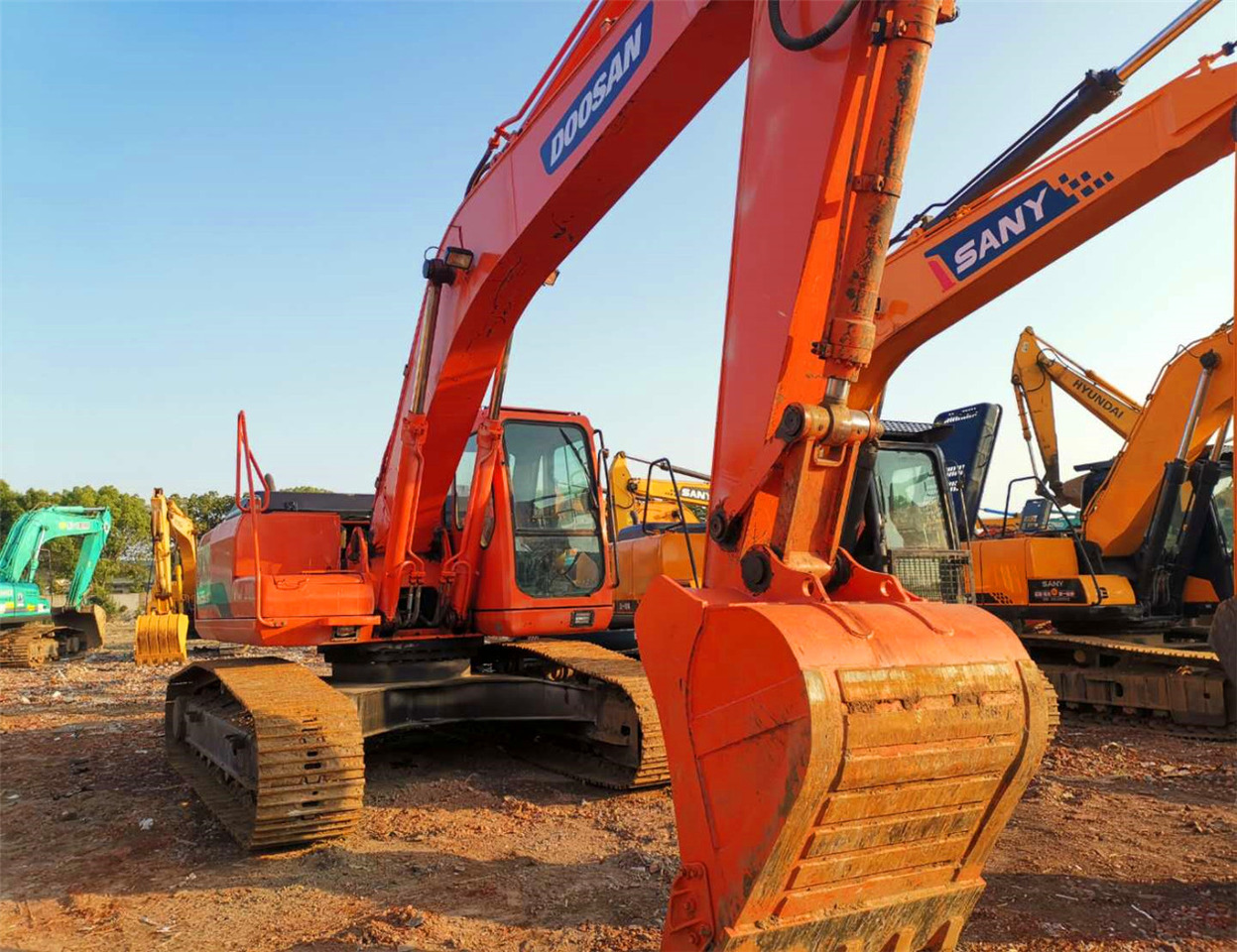 DOOSAN Crawler Excavator DH225 Click Here for Discount - حفارات زحافة: صور 1 DOOSAN Crawler Excavator DH225 Click Here for Discount - حفارات زحافة: صور 1