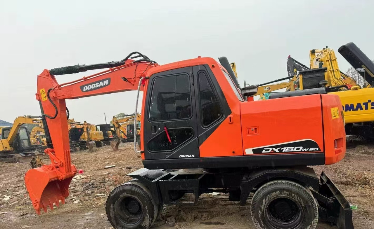 DOOSAN DX150W Wheel Excavator Good Condition - حفارة على عجلات: صور 2 DOOSAN DX150W Wheel Excavator Good Condition - حفارة على عجلات: صور 2