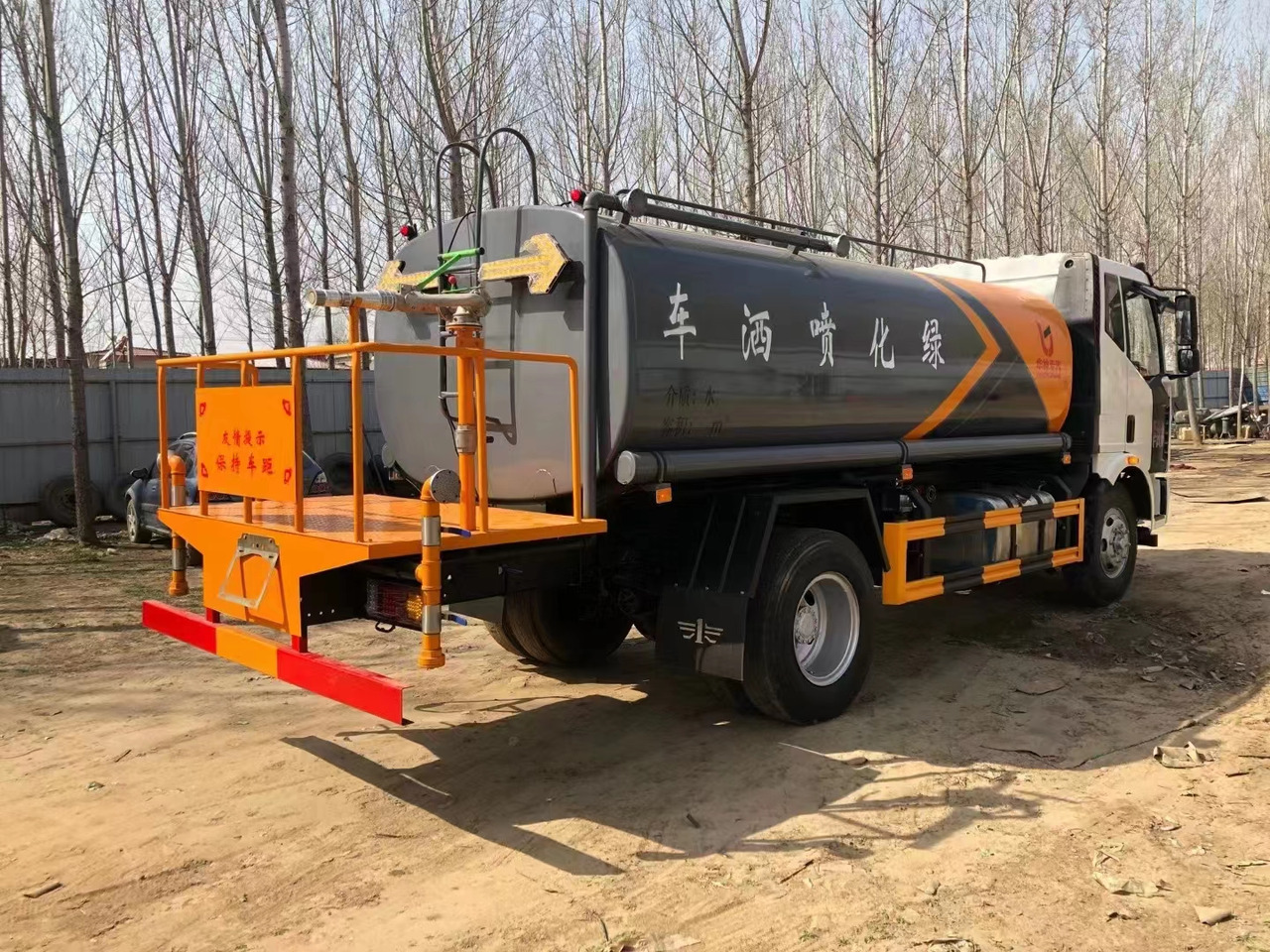 FAW Water Tanker ClickHere For DISCOUNT - شاحنة صهريج: صور 3 FAW Water Tanker ClickHere For DISCOUNT - شاحنة صهريج: صور 3