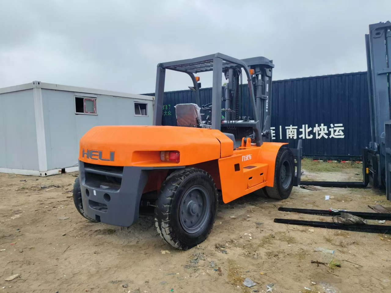 HELI Forklift 10 ton Click for Discount - رافعة شوكية: صور 2 HELI Forklift 10 ton Click for Discount - رافعة شوكية: صور 2