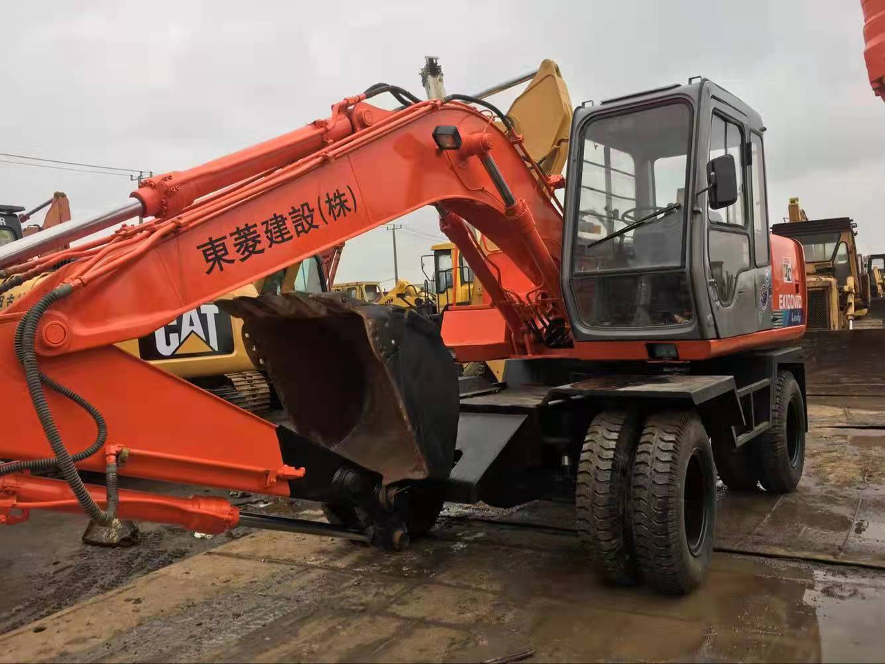 HITACHI EX100WD - حفارات زحافة: صور 3 HITACHI EX100WD - حفارات زحافة: صور 3
