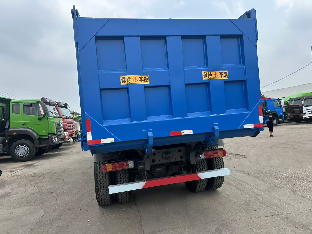 HOWO Haohan 6✖4 Dump Truck Click Here for Discount - بصندوق مغلق شاحنة: صور 4 HOWO Haohan 6✖4 Dump Truck Click Here for Discount - بصندوق مغلق شاحنة: صور 4