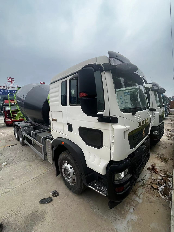 HOWO TX350 Cement Mixer Truck - شاحنة خلاطة خرسانة: صور 2 HOWO TX350 Cement Mixer Truck - شاحنة خلاطة خرسانة: صور 2