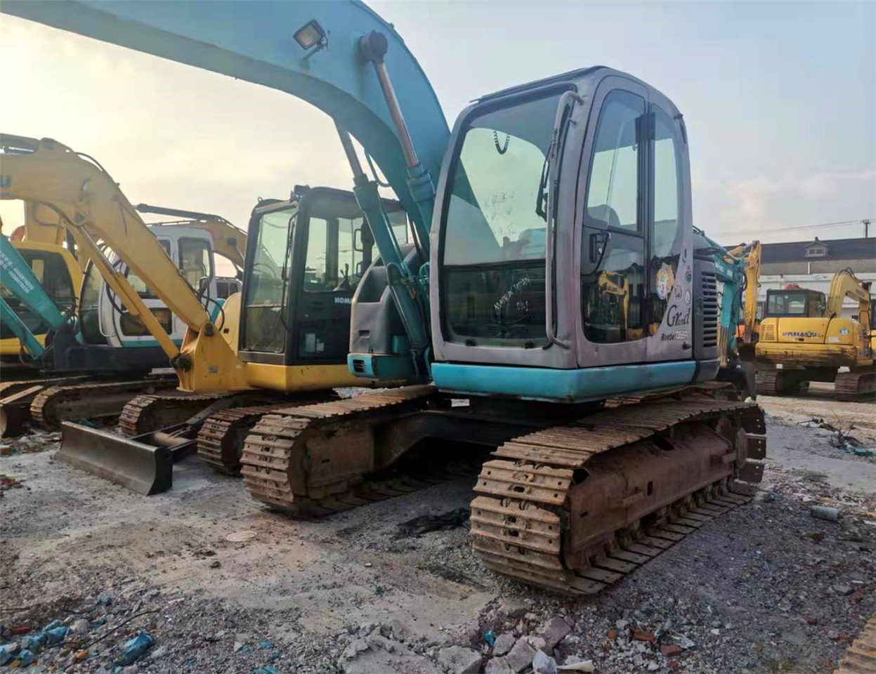 KOBELCO Crawler Excavator SK135 - حفارات زحافة: صور 2 KOBELCO Crawler Excavator SK135 - حفارات زحافة: صور 2