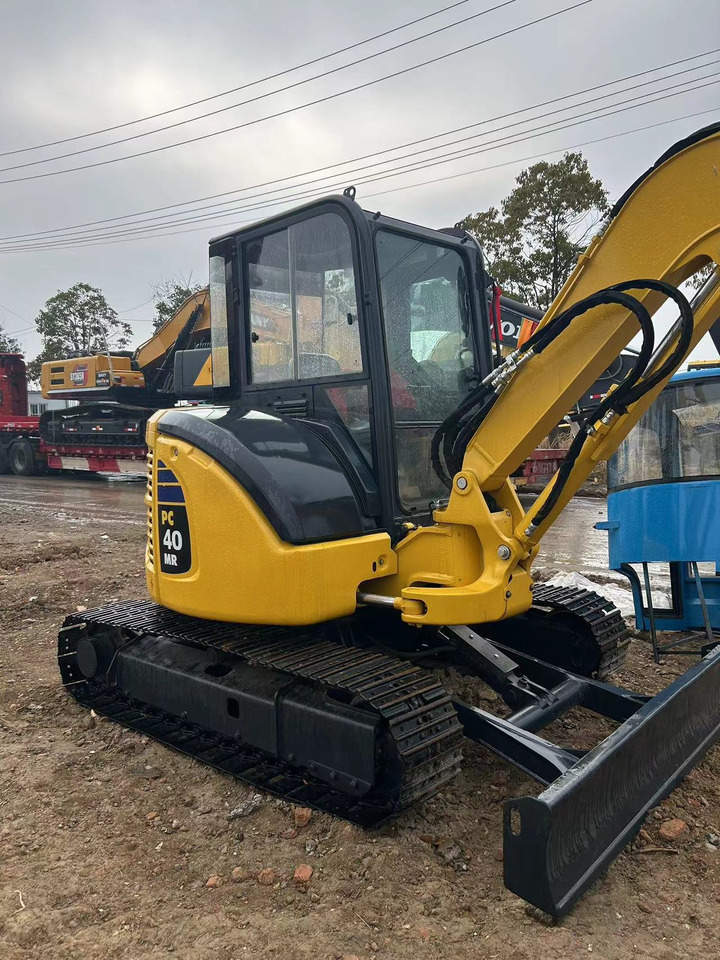 KOMATSU Mini Excavator PC40 With Enclosed Cab - حفارة مصغرة: صور 5 KOMATSU Mini Excavator PC40 With Enclosed Cab - حفارة مصغرة: صور 5
