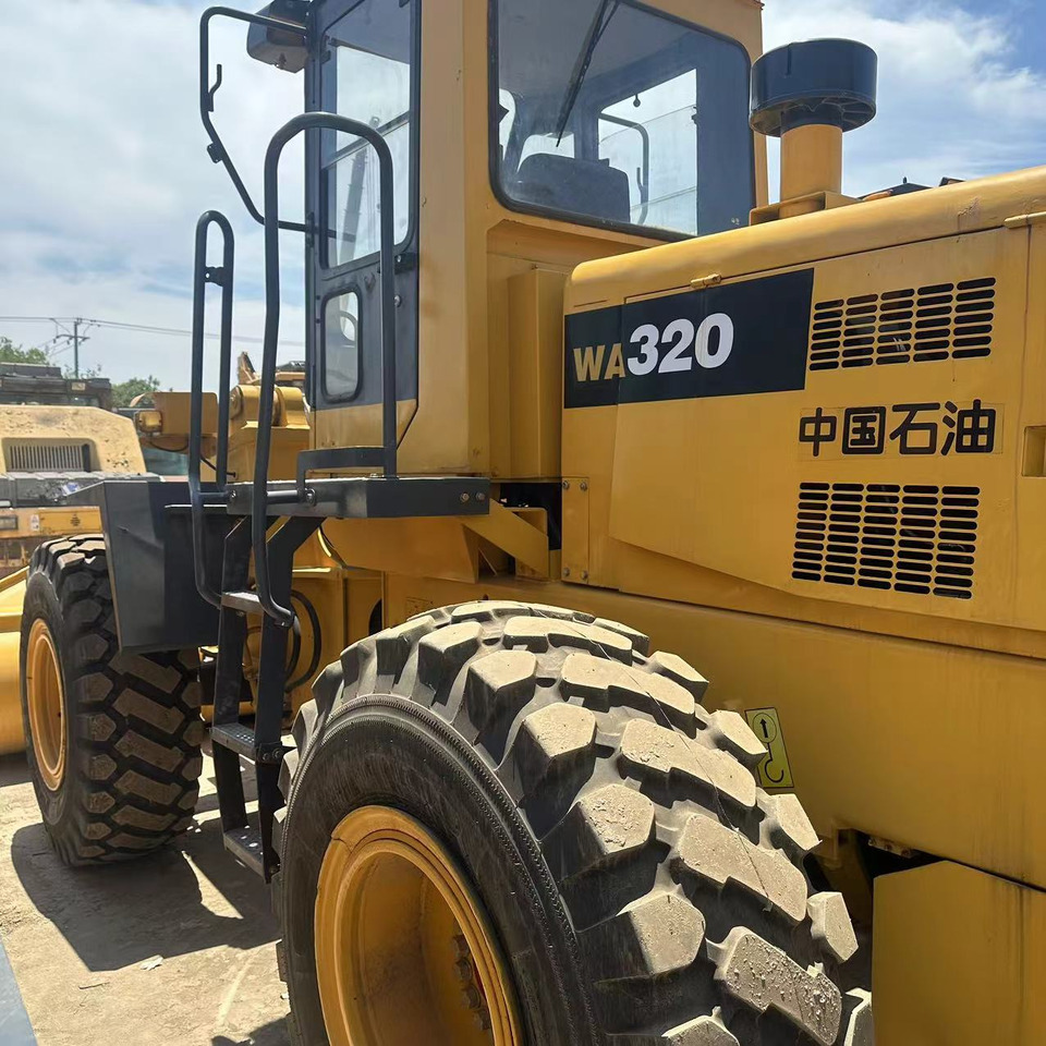KOMATSU WA320 Wheel Loader Click for Discount - اللودر بعجل: صور 2 KOMATSU WA320 Wheel Loader Click for Discount - اللودر بعجل: صور 2