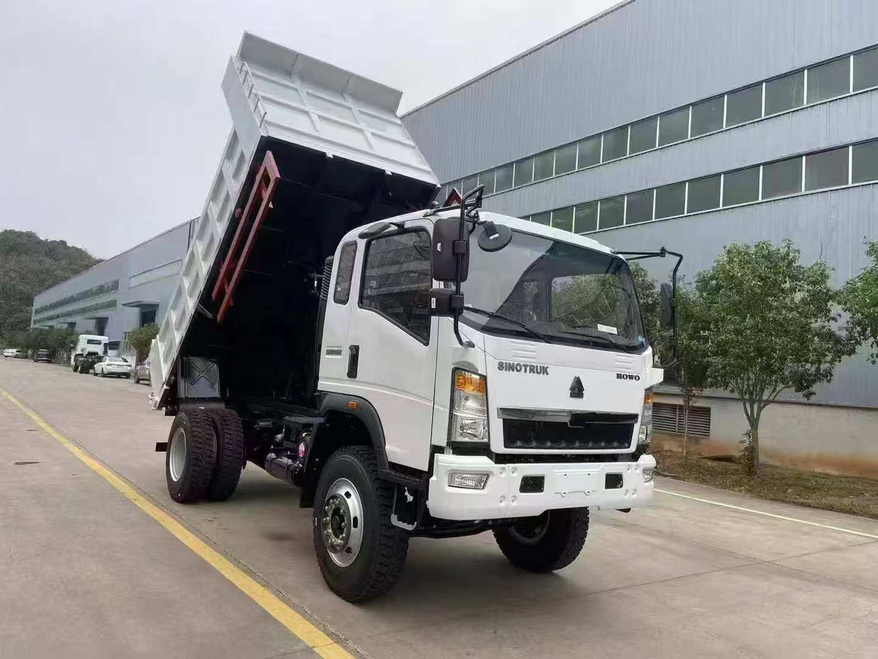 SINOTRUK HOWO 4x2 Dump Truck Click Here for Discount - قلابات: صور 1 SINOTRUK HOWO 4x2 Dump Truck Click Here for Discount - قلابات: صور 1