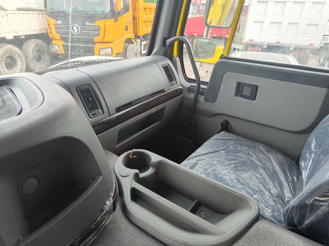 Sino HOWO 8x4 Dump Truck Click for Discount - قلابات: صور 5 Sino HOWO 8x4 Dump Truck Click for Discount - قلابات: صور 5