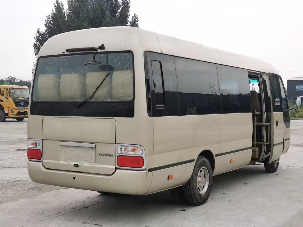 TOYOTA Coaster Mini Bus Good Conditon Automatic Doors Negotiable - حافلة صغيرة, ميكروباص: صور 3 TOYOTA Coaster Mini Bus Good Conditon Automatic Doors Negotiable - حافلة صغيرة, ميكروباص: صور 3
