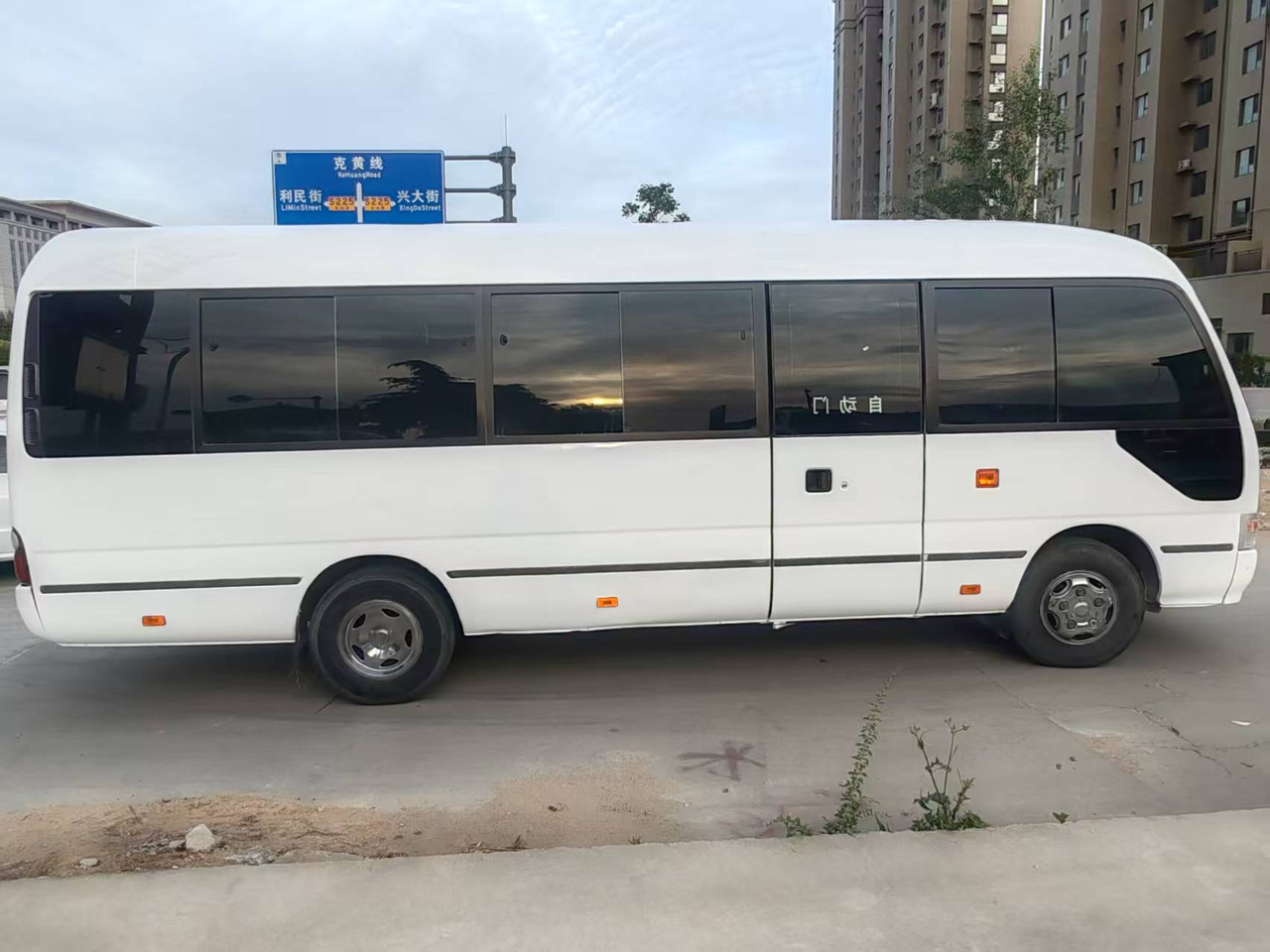 TOYOTA Coaster Mini Bus White - حافلة صغيرة, ميكروباص: صور 2 TOYOTA Coaster Mini Bus White - حافلة صغيرة, ميكروباص: صور 2