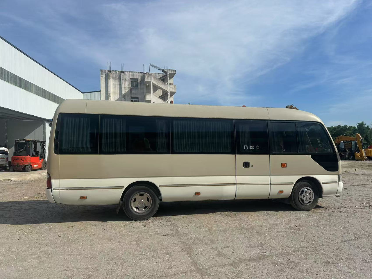 TOYOTA Coaster - حافلة صغيرة, ميكروباص: صور 4 TOYOTA Coaster - حافلة صغيرة, ميكروباص: صور 4