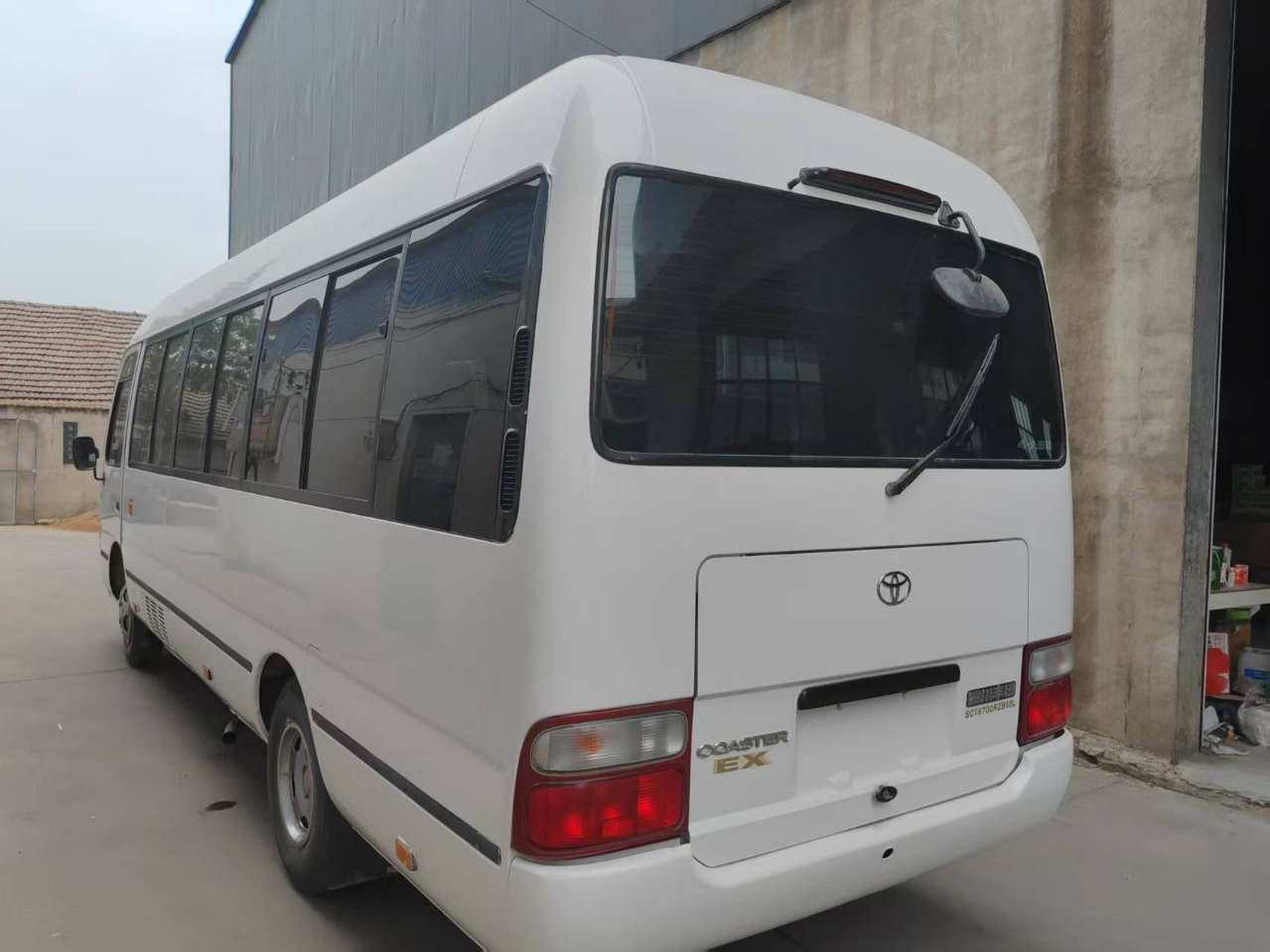 TOYOTA Hiace Bus 13 Seats - سياحية حافلة: صور 5 TOYOTA Hiace Bus 13 Seats - سياحية حافلة: صور 5