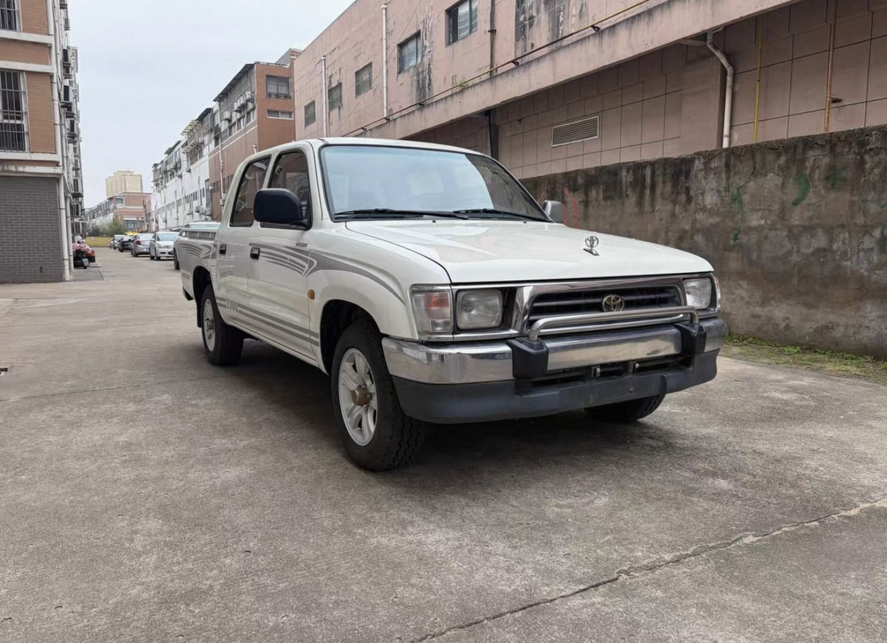 TOYOTA Toyota Hilux Truck Click for Discount - قلابات: صور 1 TOYOTA Toyota Hilux Truck Click for Discount - قلابات: صور 1