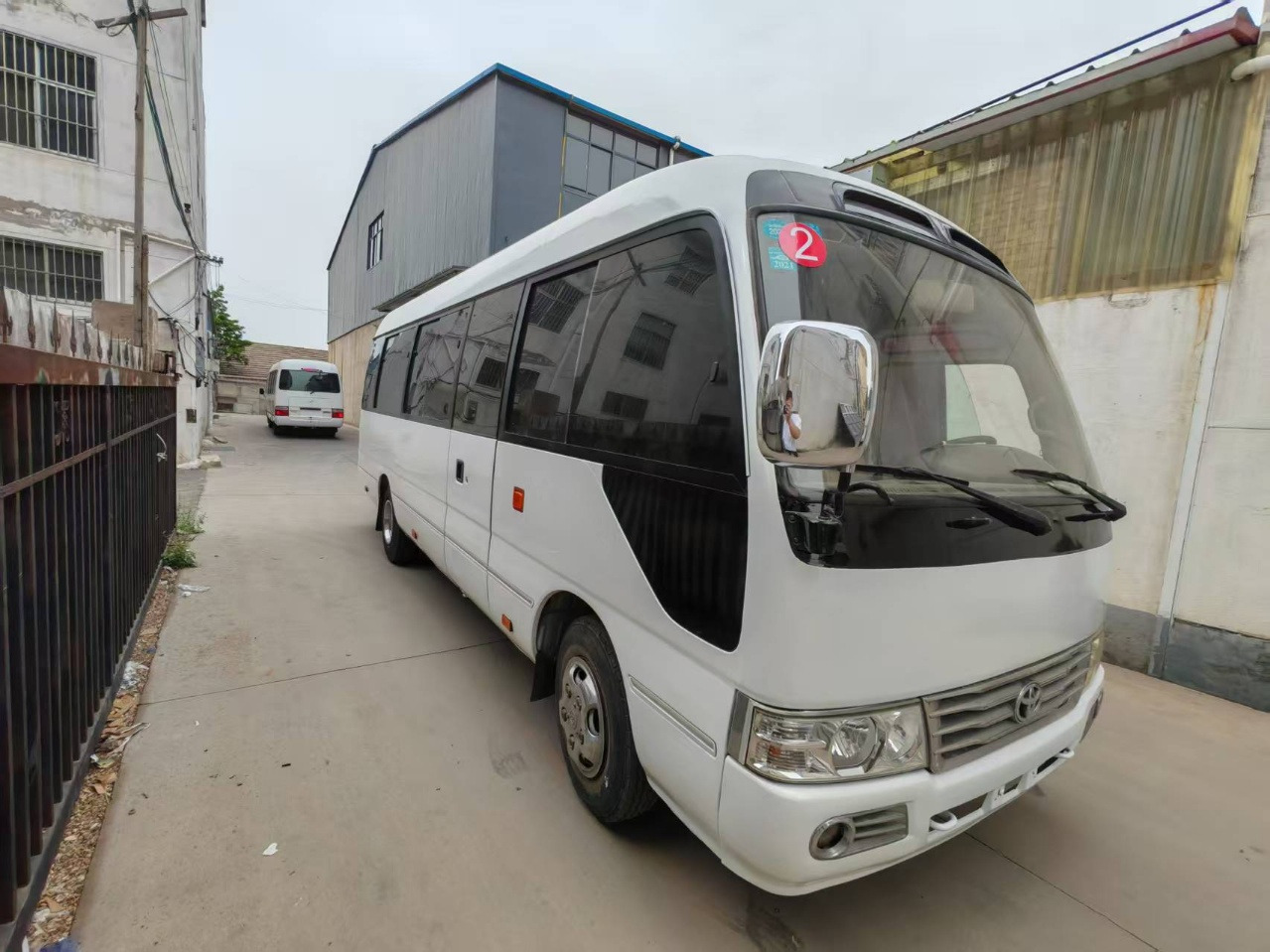 TOYOTA White Mini Bus 29 Seats Click Here for Discount إيجار TOYOTA White Mini Bus 29 Seats Click Here for Discount: صور 9